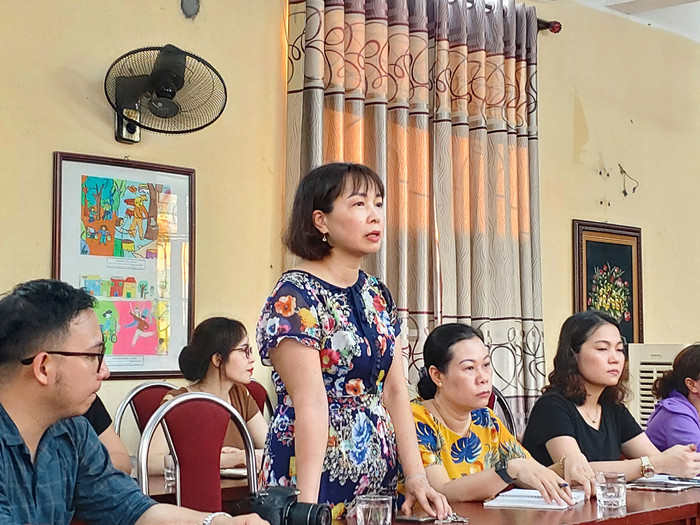 Cô giáo chủ nhiệm Lê Thị Kim Lan cho biết, cô phê bình học sinh trên nhóm zalo của lớp là để nhắc nhở phụ huynh không nên cho con đi học sớm (Ảnh: Lã Tiến). Cô giáo chủ nhiệm Lê Thị Kim Lan cho biết, cô phê bình học sinh trên nhóm zalo của lớp là để nhắc nhở phụ huynh không nên cho con đi học sớm (Ảnh: Lã Tiến).