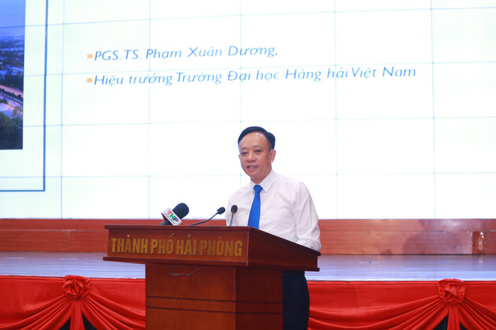 Phó giáo sư, Tiến sĩ Phạm Xuân Dương – Hiệu trưởng Trường Đại học Hàng hải Việt Nam phát biểu tại hội nghị gặp gỡ, đối thoại với tri thức khoa học của Thường trực Thành uỷ Hải Phòng (Ảnh: LT) GDVN_PGS.Pham-Xuan-Duong-2.jpg