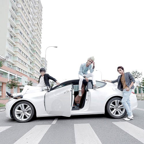 Về sự thay đổi của HKT trong thời gian gần đây, truyền thông Trung Quốc cũng đã có những đánh giá tích cực hơn thay vì dùng cụm từ "ban nhạc cắt tóc nhà quê".