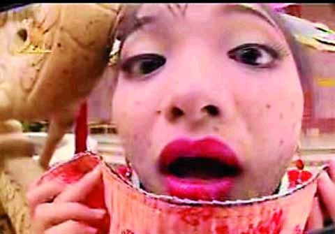 Tạo hình nhân vật Tiểu Yến Tử phiên bản Việt bị bôi bác trong MV ca nhạc "Khi có em trong đời"ca sĩ Cẩm Ly.