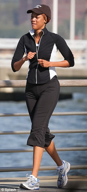 "Tôi chẳng được gì từ danh hiệu Top Model" - là câu nói khá nặng nề của English hướng về phía Tyra Banks.