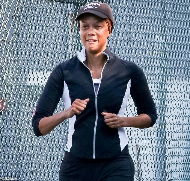 Trong bộ dạng này, khó ai có thể nhận ra đây chính là mẹ đẻ của chương trình Next Top Model Tyra Banks.