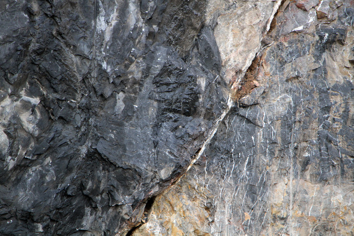 Đá núi bị phá tan tại khu vực Cát Cò 1. Ảnh: Lã Tiến Đá núi bị phá tan tại khu vực Cát Cò 1. Ảnh: Lã Tiến