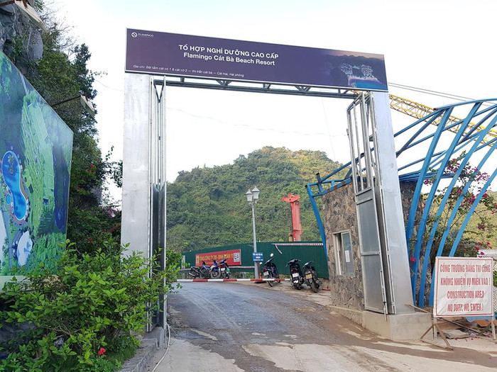 Doanh nghiệp dựng biển cấm vào khu vực thi công dự án. Ảnh: Lã Tiến Doanh nghiệp dựng biển cấm vào khu vực thi công dự án. Ảnh: Lã Tiến