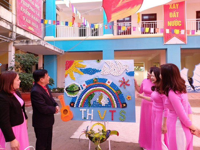 Trường Tiểu học Võ Thị Sáu thực hiện thành công chuyên đề điểm cấp thành phố, qua đó rèn cho học sinh ý thức bảo vệ môi trường (Ảnh: Lã Tiến) Trường Tiểu học Võ Thị Sáu thực hiện thành công chuyên đề điểm cấp thành phố, qua đó rèn cho học sinh ý thức bảo vệ môi trường (Ảnh: Lã Tiến)