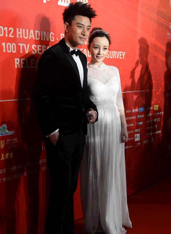 Cặp đôi Giả Nãi Lượng và Lý Tiểu Lộ. Cả hai vợ chồng đều được Hoa Đỉnh vinh danh với giải cặp đôi Nam nữ diễn viên chính xuất sắc nhất của Lý Tiểu Lộ bên cạnh nam tài tử Trương Dũng Thích.