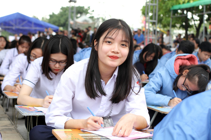 Học sinh Trường Trung học phổ thông Trần Nguyên Hãn ước mơ thành phố Hải Phòng xanh, sạch đẹp trong tương lai. (Ảnh: Lã Tiến) Học sinh Trường Trung học phổ thông Trần Nguyên Hãn ước mơ thành phố Hải Phòng xanh, sạch đẹp trong tương lai. (Ảnh: Lã Tiến)