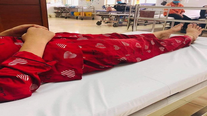 Em Th. nhập viện trong tình trang hoảng loạn, chấn thương ở vùng đầu (Ảnh: CTV)