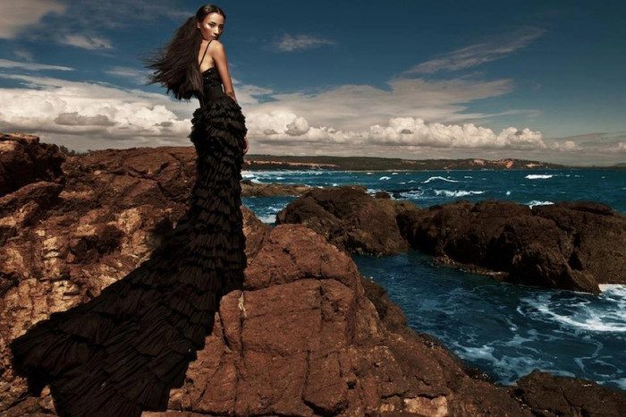 Bỏ ngoài tai những "lời ong tiếng ve" cho rằng đang thiên vị Lê Thúy so với 2 thí sinh còn lại trong Top 3, Đỗ Mạnh Cường vẫn luôn dành sự ưu ái đặc biệt cho người đẹp 21 tuổi. Xem thêm: Thời trang công sở/ Váy xinh chào hè/ Thời trang Sao