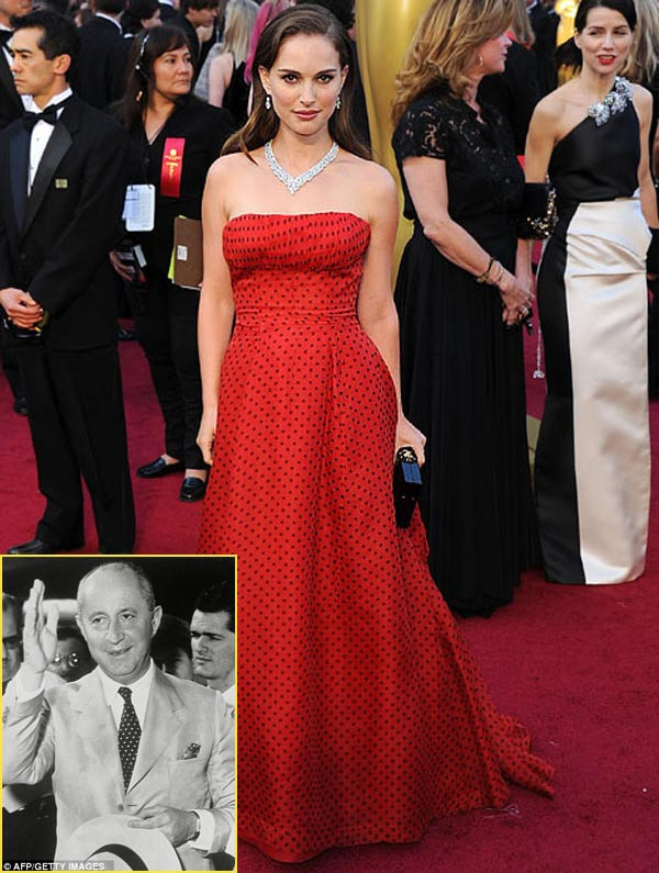 Ngay sau đó, chiếc váy kiểu cổ điển đã được rao bán trên trang 1stdibs.com với cái giá rất cao – 50.000 USD và nhanh chóng được một khách hàng trả giá. Theo New York Post, người mua là một nhà sưu tập Anh quốc chuyên sưu tầm các trang phục của các nhà thiết kế nổi tiếng. (Ảnh: xzone) Xem thêm: Thời trang công sở/ Váy dạ hội/ Váy xinh chào hè/ Thời trang Sao. Ngay sau đó, chiếc váy kiểu cổ điển đã được rao bán trên trang 1stdibs.com với cái giá rất cao – 50.000 USD và nhanh chóng được một khách hàng trả giá. Theo New York Post, người mua là một nhà sưu tập Anh quốc chuyên sưu tầm các trang phục của các nhà thiết kế nổi tiếng. (Ảnh: xzone) Xem thêm: Thời trang công sở/ Váy dạ hội/ Váy xinh chào hè/ Thời trang Sao.