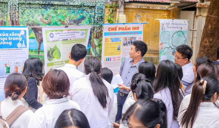 Sinh viên Khoa Sinh học, Trường Đại học Sư phạm Hà Nội tích cực tham gia các cuộc thi và hoạt động ngoại khóa. Ảnh: HNUE. 467744858_586160167319262_3143058765507592549_n.jpg
