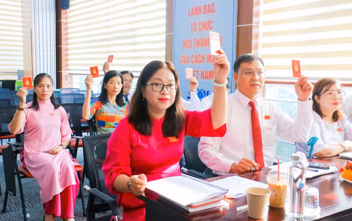 Đại hội Chi bộ lần thứ V nhiệm kỳ 2025-2027 tiến hành bầu Chi ủy nhiệm kỳ mới, bầu Bí thư và Phó Bí thư Chi bộ. Ảnh: Trung tâm Quản lý Ký túc xá, Đại học Quốc gia Thành phố Hồ Chí Minh.