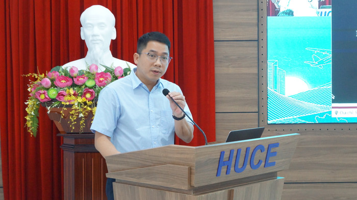 Phó Giáo sư, Tiến sĩ Phạm Thái Hoàn - Phó trưởng Phòng Quản lý Đào tạo, Trường Đại học Xây dựng Hà Nội nhấn mạnh về sự cần thiết của nguồn nhân lực xây dựng nhà máy điện hạt nhân và công trình đặc biệt. Ảnh: Lưu Diễm. DSC09104.JPG