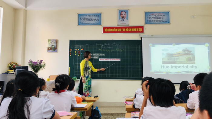 Ứng dụng công nghệ thông tin vào việc giảng dạy ngoại ngữ đã mở ra nhiều cơ hội giúp các em học sinh tiếp cận kiến thức một cách linh hoạt. Ảnh: NTCC. Ứng dụng công nghệ thông tin vào việc giảng dạy ngoại ngữ đã mở ra nhiều cơ hội giúp các em học sinh tiếp cận kiến thức một cách linh hoạt. Ảnh: NTCC.