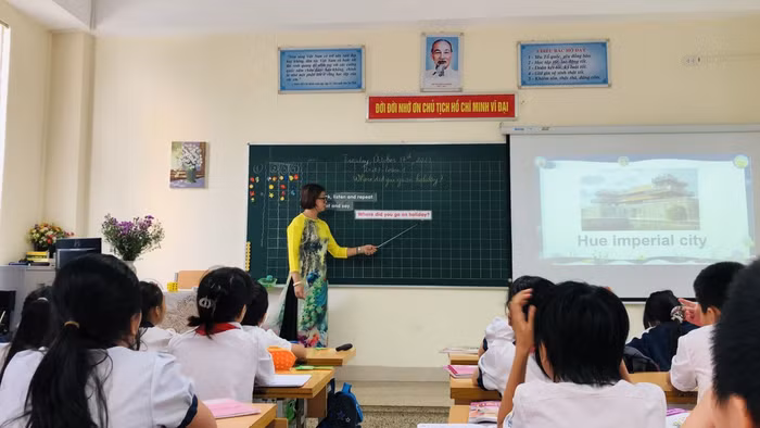 Ứng dụng công nghệ thông tin vào việc giảng dạy ngoại ngữ đã mở ra nhiều cơ hội giúp các em học sinh tiếp cận kiến thức một cách linh hoạt. Ảnh: NTCC.