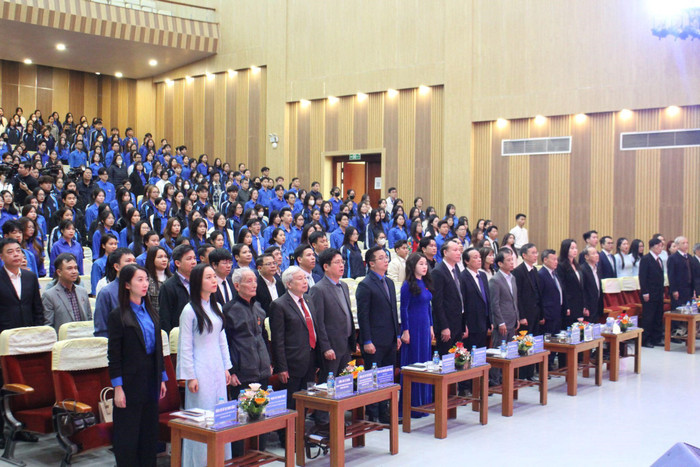 Đại biểu tham dự buổi lễ. Ảnh: HNUE. Đại biểu tham dự buổi lễ. Ảnh: HNUE.
