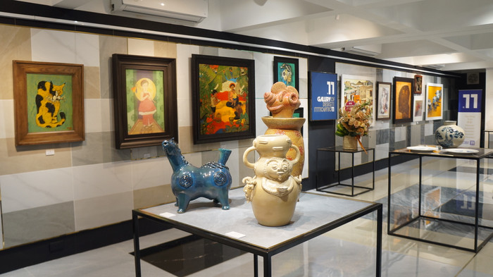 Triển lãm Đào tạo - Sáng tác Nghệ thuật và Thiết kế lần thứ nhất trưng bày nhiều tác phẩm hội hoạ, điêu khắc, đồ họa, thiết kế công nghiệp, thiết kế thủ công, thời trang, nhiếp ảnh và in ấn. Ảnh: Lưu Diễm.