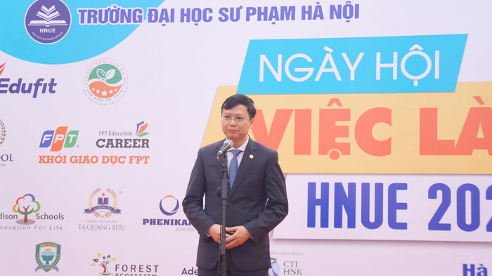 Phó giáo sư, Tiến sĩ Nguyễn Văn Hiền - Chủ tịch Hội đồng trường Trường Đại học Sư phạm Hà Nội phát biểu khai mạc sự kiện. Ảnh: Lưu Diễm. DSC08728.JPG