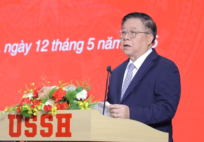Ông Nguyễn Trọng Nghĩa - Ủy viên Bộ Chính trị, Bí thư Trung ương Đảng, Trưởng Ban Tuyên giáo và Dân vận Trung ương phát biểu tại hội thảo. Ảnh: Bộ Giáo dục và Đào tạo.