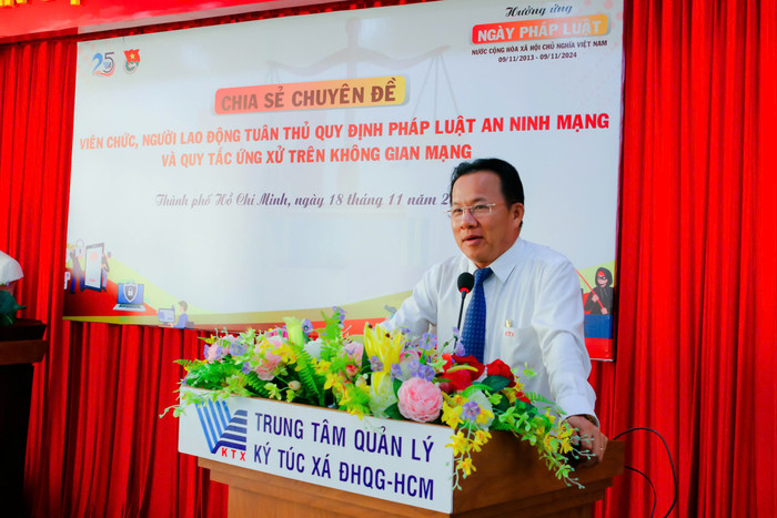 Thạc sĩ Tăng Hữu Thủy - Bí Thư Đảng ủy, Giám đốc Trung tâm Quản lý Ký túc xá, Đại học Quốc gia Thành phố Hồ Chí Minh phát biểu trong buổi chia sẻ chuyên đề. Ảnh: Trung tâm Quản lý Ký túc xá, Đại học Quốc gia Thành phố Hồ Chí Minh. Thạc sĩ Tăng Hữu Thủy - Bí Thư Đảng ủy, Giám đốc Trung tâm Quản lý Ký túc xá, Đại học Quốc gia Thành phố Hồ Chí Minh phát biểu trong buổi chia sẻ chuyên đề. Ảnh: Trung tâm Quản lý Ký túc xá, Đại học Quốc gia Thành phố Hồ Chí Minh.