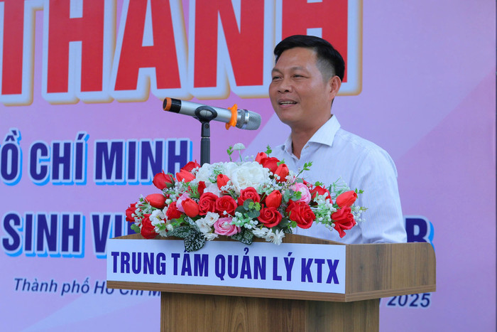 Phó Giám đốc Trung tâm Quản lý Ký túc xá, Đại học Quốc gia Thành phố Hồ Chí Minh Dương Văn Tuấn phát biểu khai mạc buổi lễ. Ảnh: Trung tâm Quản lý Ký túc xá, Đại học Quốc gia Thành phố Hồ Chí Minh.
