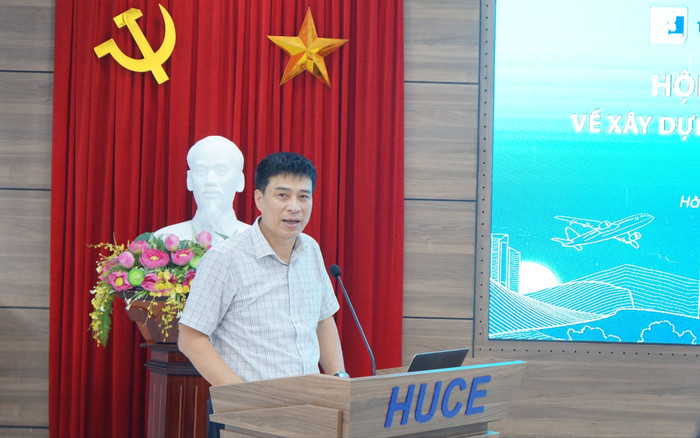 Thứ trưởng Bộ Xây dựng Phạm Minh Hà đánh giá cao vai trò chủ động của Trường Đại học Xây dựng Hà Nội. Ảnh: Lưu Diễm. DSC09101.JPG