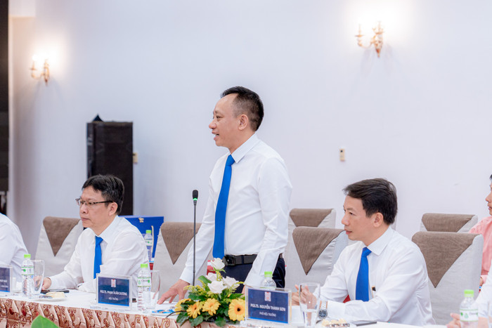 PGS.TS Phạm Xuân Dương - Hiệu trưởng Trường Đại học Hàng hải Việt Nam phát biểu tại lễ ký thoả thuận hợp tác (Ảnh: TK) PGS.TS Phạm Xuân Dương - Hiệu trưởng Trường Đại học Hàng hải Việt Nam phát biểu tại lễ ký thoả thuận hợp tác (Ảnh: TK)