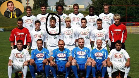 Michal Nguyễn (thứ 3 từ trái qua - hàng giữa) và đồng đội tại CLB Banik Most Michal Nguyễn (thứ 3 từ trái qua - hàng giữa) và đồng đội tại CLB Banik Most