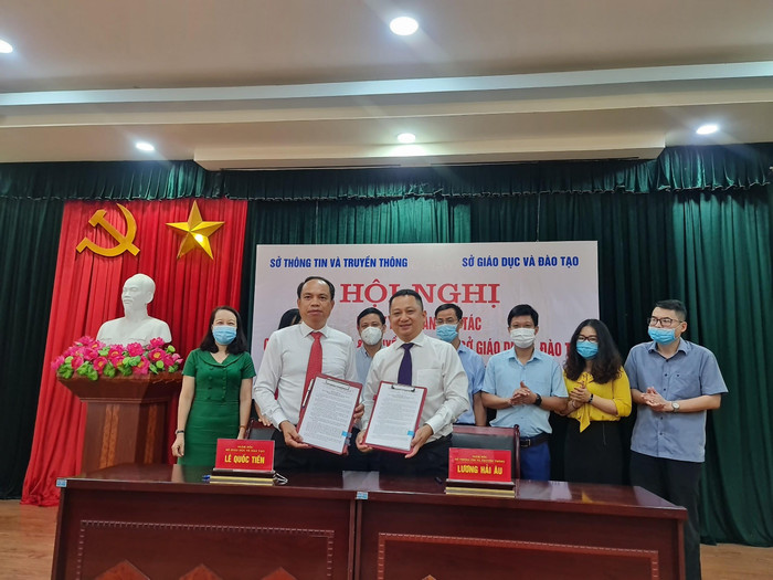 Giám đốc Sở Giáo dục và Đào tạo, Sở Thông tin và truyền thông Hải Phòng ký biên bản hợp tác về chuyển đổi số trong giáo dục và đào tạo (Ảnh: Lã Tiến) Giám đốc Sở Giáo dục và Đào tạo, Sở Thông tin và truyền thông Hải Phòng ký biên bản hợp tác về chuyển đổi số trong giáo dục và đào tạo (Ảnh: Lã Tiến)