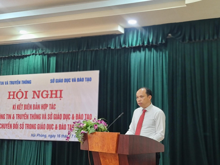 Phó giáo sư, Tiến sĩ Lê Quốc Tiến – Giám đốc Sở Giáo dục và Đào tạo Hải Phòng phát biểu tại hội nghị (Ảnh: Lã Tiến) Phó giáo sư, Tiến sĩ Lê Quốc Tiến – Giám đốc Sở Giáo dục và Đào tạo Hải Phòng phát biểu tại hội nghị (Ảnh: Lã Tiến)