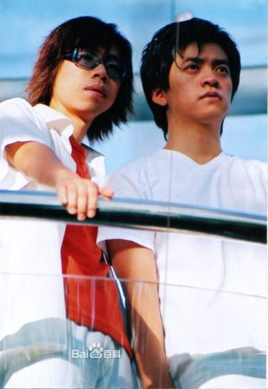 Hai thành viên Thủy Mộc Niên Hoa thời kỳ đầu. Hai thành viên Thủy Mộc Niên Hoa thời kỳ đầu.