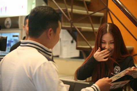 Do lần đầu làm nghề này nên các thành viên 5 Dòng Kẻ tỏ ra bối rối