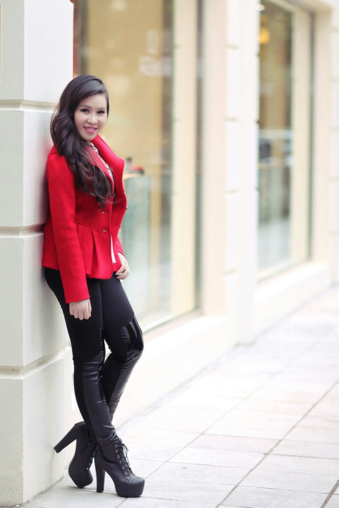 Nhờ sự chăm chỉ không chỉ trong nghệ thuật mà còn trong cả việc kinh doanh, Trương Phương đã sở hữu một căn hộ tiện nghi và 4 chiếc xe ô tô. Tài sản của Trương Phương không phải là 'sừng sỏ' so với nhiều đại gia Việt, tuy nhiên, so với tuổi mới ngoài 20, và bằng chính khả năng kinh doanh của mình, thì khối tài sản của cô nàng hotgirl này cũng được xem như 'kếch xù'