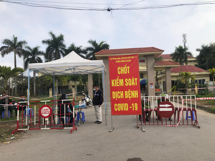 Bệnh viện Giao thông vận tải được phong tỏa sau khi phát hiện nữ điều dưỡng dương tính với Covid-19 (Ảnh: CTV) Bệnh viện Giao thông vận tải được phong tỏa sau khi phát hiện nữ điều dưỡng dương tính với Covid-19 (Ảnh: CTV)