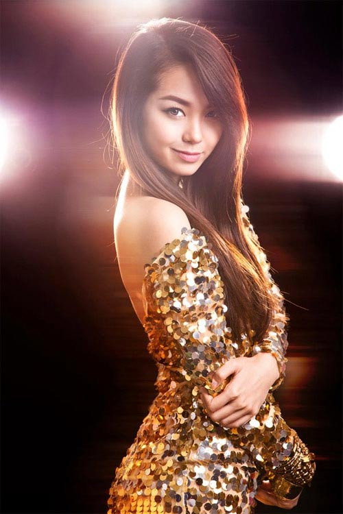 Theo thời gian, khuôn mặt của Minh Hằng thon gọn và duyên dáng hơn. Xem thêm: Những điểm xấu "nho nhỏ" của Sao Việt/ Bật mí cách mix đồ cực đẹp và cá tính.