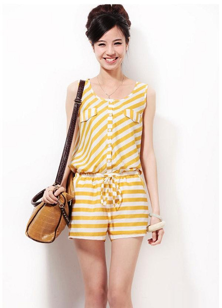 Mùa hè, lượng mồ hôi tiết chế ra nhiều hơn bình thường, vì vậy bạn hãy chú ý chọn playsuit có màu sắc tươi tắn nhưng không quá lòe loẹt, chất liêu mềm mại, thoáng mát. (Ảnh: YS) Xem thêm: Bộ sưu tập váy xinh chào hè 2012/ Phong cách Sao Hàn. Mùa hè, lượng mồ hôi tiết chế ra nhiều hơn bình thường, vì vậy bạn hãy chú ý chọn playsuit có màu sắc tươi tắn nhưng không quá lòe loẹt, chất liêu mềm mại, thoáng mát. (Ảnh: YS) Xem thêm: Bộ sưu tập váy xinh chào hè 2012/ Phong cách Sao Hàn.