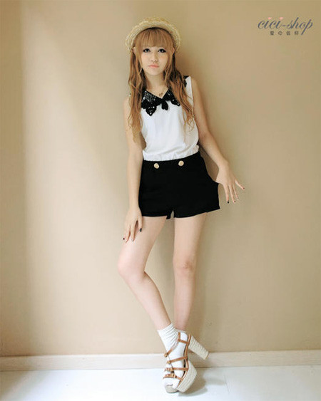 Bạn có thể diện playsuit đi dạo phố ngày hè hay picnic cùng đám bạn đều hợp cả. (Ảnh: YS) Xem thêm: Bộ sưu tập váy xinh chào hè 2012/ Phong cách Sao Hàn. Bạn có thể diện playsuit đi dạo phố ngày hè hay picnic cùng đám bạn đều hợp cả. (Ảnh: YS) Xem thêm: Bộ sưu tập váy xinh chào hè 2012/ Phong cách Sao Hàn.