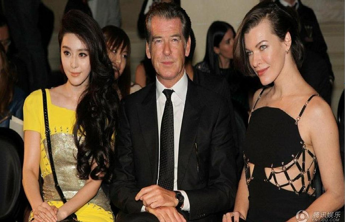 Tại tuần lễ thời trang Paris lần này, Phạm Băng Băng là nghệ sĩ duy nhất của châu Á được mời đến dự tại sự kiện thời trang nổi tiếng nhất hành tinh. Sánh vai cùng các nghệ sĩ lừng danh Hollywood như Pierce Brosnan, Milla Jovorich, Jessica Alba… Tại tuần lễ thời trang Paris lần này, Phạm Băng Băng là nghệ sĩ duy nhất của châu Á được mời đến dự tại sự kiện thời trang nổi tiếng nhất hành tinh. Sánh vai cùng các nghệ sĩ lừng danh Hollywood như Pierce Brosnan, Milla Jovorich, Jessica Alba…