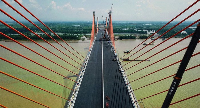 Cầu Bạch Đằng dài 700m, được bố trí 3 trụ tháp, thiết kế theo hình 3 chữ “H” mang ý nghĩa lớn, thể hiện sự kết nối chặt chẽ giữa 3 trung tâm kinh tế phía Bắc là Hà Nội – Hải Phòng – Hạ Long. (Ảnh: CTV) Cầu Bạch Đằng dài 700m, được bố trí 3 trụ tháp, thiết kế theo hình 3 chữ “H” mang ý nghĩa lớn, thể hiện sự kết nối chặt chẽ giữa 3 trung tâm kinh tế phía Bắc là Hà Nội – Hải Phòng – Hạ Long. (Ảnh: CTV)