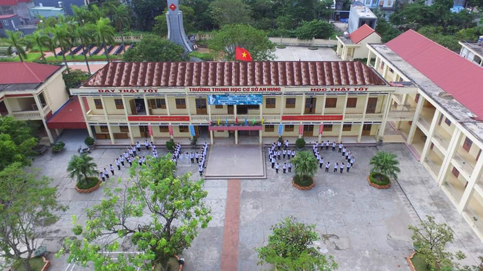 Trường Trung học cơ sở An Hưng được xây dựng đồng bộ, khang trang, hiện đại (Ảnh: LT) Trường Trung học cơ sở An Hưng được xây dựng đồng bộ, khang trang, hiện đại (Ảnh: LT)