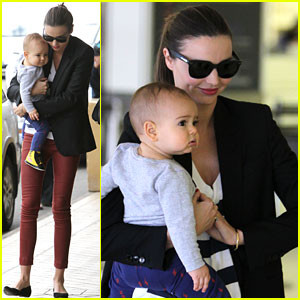 Gặp gỡ và yêu "hoàng tử" của những chiếc nhẫn Olandor Bloom, Miranda Kerr trở thành bà mẹ xinh đẹp nhất thế giới. Sau khi sinh nở,thân hình của siêu mẫu này khiến hàng triệu chị em phụ nữ phải ghen tỵ. (Ảnh: eva) Xem thêm: Vẻ đẹp thiên thần của mỹ nhân facebook Việt/ Thời trang hè 2012. Gặp gỡ và yêu "hoàng tử" của những chiếc nhẫn Olandor Bloom, Miranda Kerr trở thành bà mẹ xinh đẹp nhất thế giới. Sau khi sinh nở,thân hình của siêu mẫu này khiến hàng triệu chị em phụ nữ phải ghen tỵ. (Ảnh: eva) Xem thêm: Vẻ đẹp thiên thần của mỹ nhân facebook Việt/ Thời trang hè 2012.