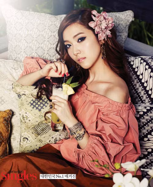 9. Vì khi mặc một trang phục đẹp, bạn sẽ luôn biết và tìm cách nâng cao giá trị bản thân, giữ gìn bảo vệ hình ảnh, cái tôi và bản ngã. Xem thêm: Thời trang công sở / Bộ sưu tập váy xinh chào hè 2012.