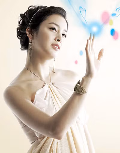 1. Vì thời trang luôn thay đổi từng ngày, nếu bạn cứ chăm chăm để giành chiếc váy điệu mới mua cho một dịp đặc biệt xa xôi nào đó. Ngày mai bạn sẽ phải hối tiếc vì nó đã lỗi mốt mất rồi. Xem thêm: Thời trang công sở / Bộ sưu tập váy xinh chào hè 2012.