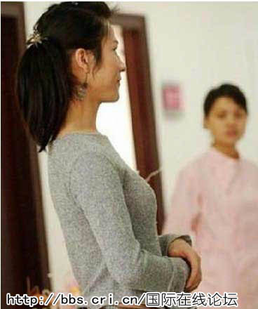 Sau một thời gian phẫu thuật, phần ngực đã lộ rõ. Sau một thời gian phẫu thuật, phần ngực đã lộ rõ.