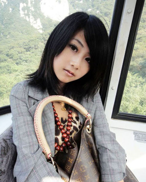 Tuy nhiên một số khác thì cho rằng vẻ đẹp của cô không tự nhiên mà được "cos" quá nhiều. ĐÁP ÁN CHÍNH THỨC CỦA BỘ GIÁO DỤC: TOÀN BỘ ĐÁP ÁN ĐH KHỐI B 2012 -TOÀN BỘ ĐÁP ÁN ĐH KHỐI A 2012 - TOÀN BỘ ĐÁP ÁN ĐH TOÁN, VĂN KHỐI D 2012 -TOÀN BỘ ĐÁP ÁN ĐH KHỐI C 2012 - ĐÁP ÁN ĐH CÁC MÔN NGOẠI NGỮ KHỐI D 2012