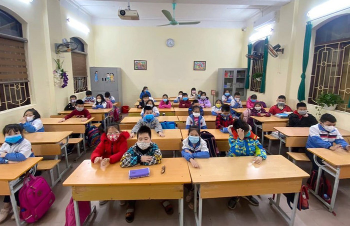 Học sinh Trường tiểu học Nguyễn Công Trứ (quận Lê Chân) đến trường đông đủ (Ảnh: LT)