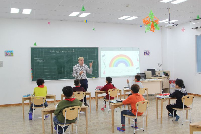 Giờ học tiếng Anh của học sinh tiểu học tại Trường Mầm non và Tiểu học Green Star (Ảnh: CTV)