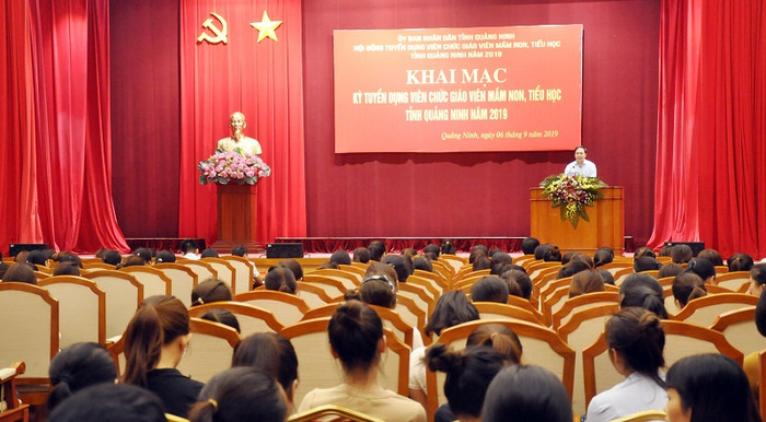 Các thí sinh tham gia vòng 1 kỳ thi tuyển viên chức giáo viên năm 2019 (Ảnh: CTV) Các thí sinh tham gia vòng 1 kỳ thi tuyển viên chức giáo viên năm 2019 (Ảnh: CTV)