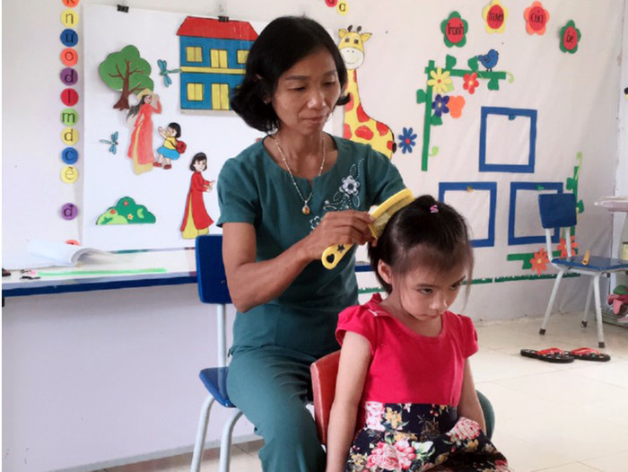 Mang trong mình căn bệnh ung thư quái ác nhưng cô giáo Phạm Thị Luận vẫn dành hết tình yêu thương cho con trẻ (Ảnh: Đặng Thị Nhâm) Mang trong mình căn bệnh ung thư quái ác nhưng cô giáo Phạm Thị Luận vẫn dành hết tình yêu thương cho con trẻ (Ảnh: Đặng Thị Nhâm)