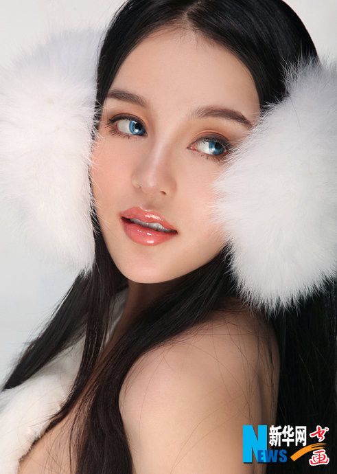 Không rõ mỹ nhân này có cậy nhờ dao kéo và công nghệ photoshop để có được những tấm hình long lanh? Chỉ biết rằng, nghệ thuật trang điểm cũng đã giúp cô "nâng tầm" nhan sắc lên rất nhiều. Xem thêm: "Cơn sốt" thiên sứ 9X: có vượt mặt Jang Na Ra? Không rõ mỹ nhân này có cậy nhờ dao kéo và công nghệ photoshop để có được những tấm hình long lanh? Chỉ biết rằng, nghệ thuật trang điểm cũng đã giúp cô "nâng tầm" nhan sắc lên rất nhiều. Xem thêm: "Cơn sốt" thiên sứ 9X: có vượt mặt Jang Na Ra?